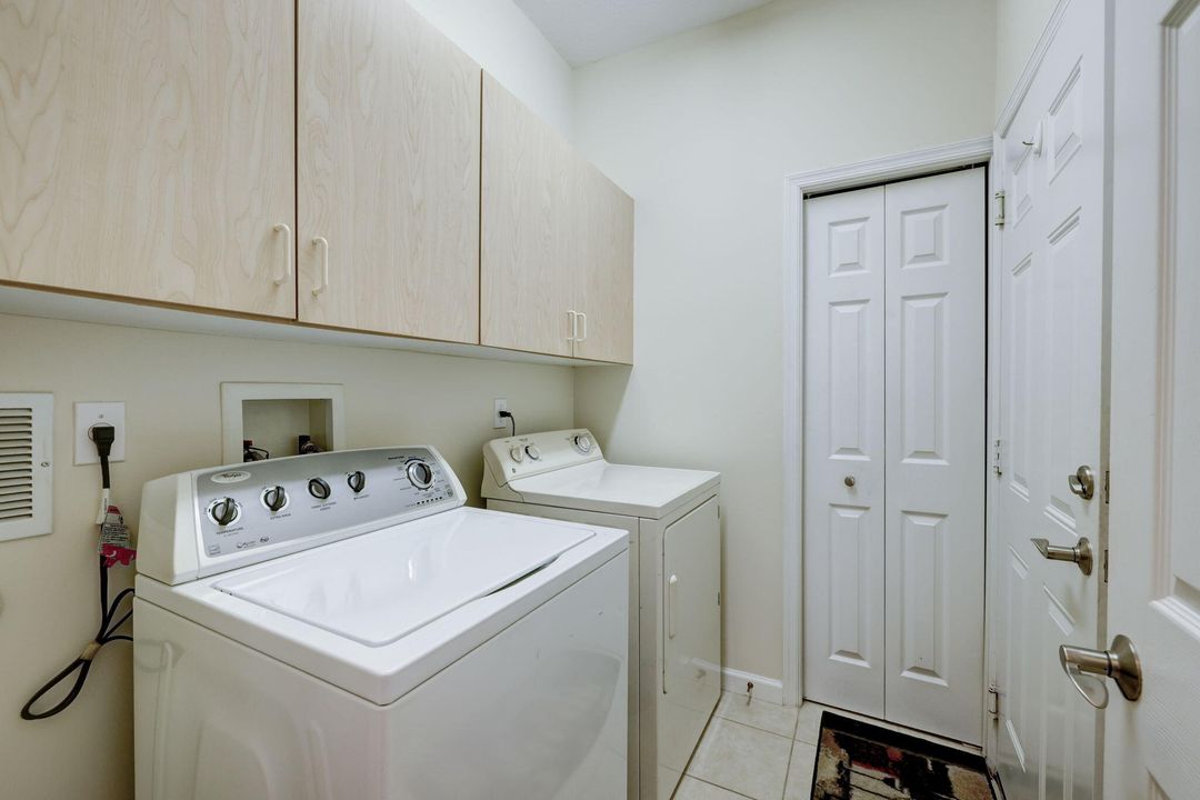 For Sale: $399,999 (2 beds, 2 baths, 1724 Square Feet)