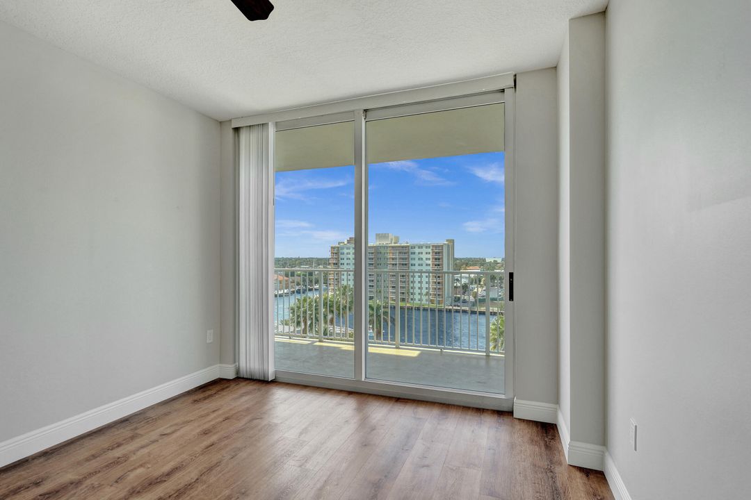 Active With Contract: $2,900 (2 beds, 2 baths, 1190 Square Feet)