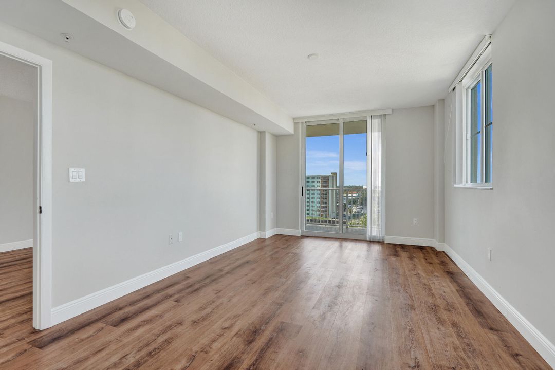 Active With Contract: $2,900 (2 beds, 2 baths, 1190 Square Feet)