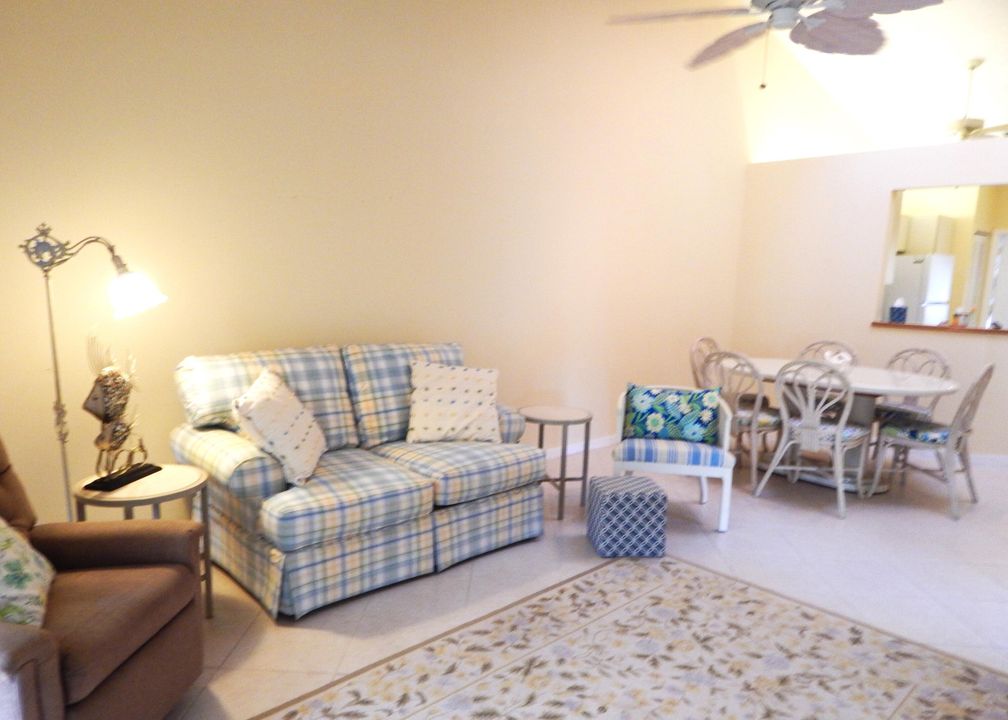 For Sale: $259,000 (2 beds, 2 baths, 973 Square Feet)