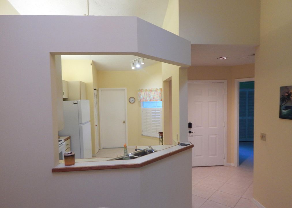 For Sale: $259,000 (2 beds, 2 baths, 973 Square Feet)