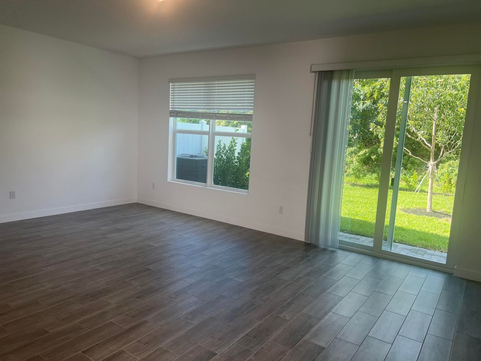 Active With Contract: $3,200 (4 beds, 2 baths, 1754 Square Feet)