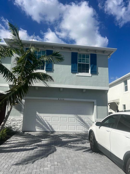 Active With Contract: $3,200 (4 beds, 2 baths, 1754 Square Feet)