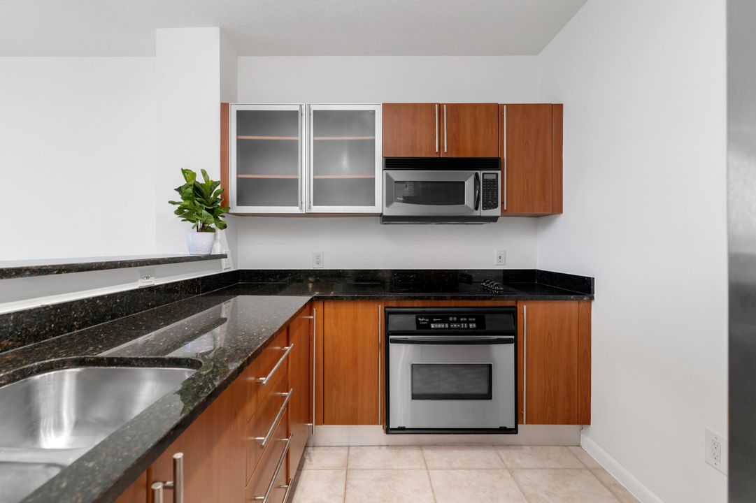 For Sale: $339,000 (1 beds, 1 baths, 760 Square Feet)