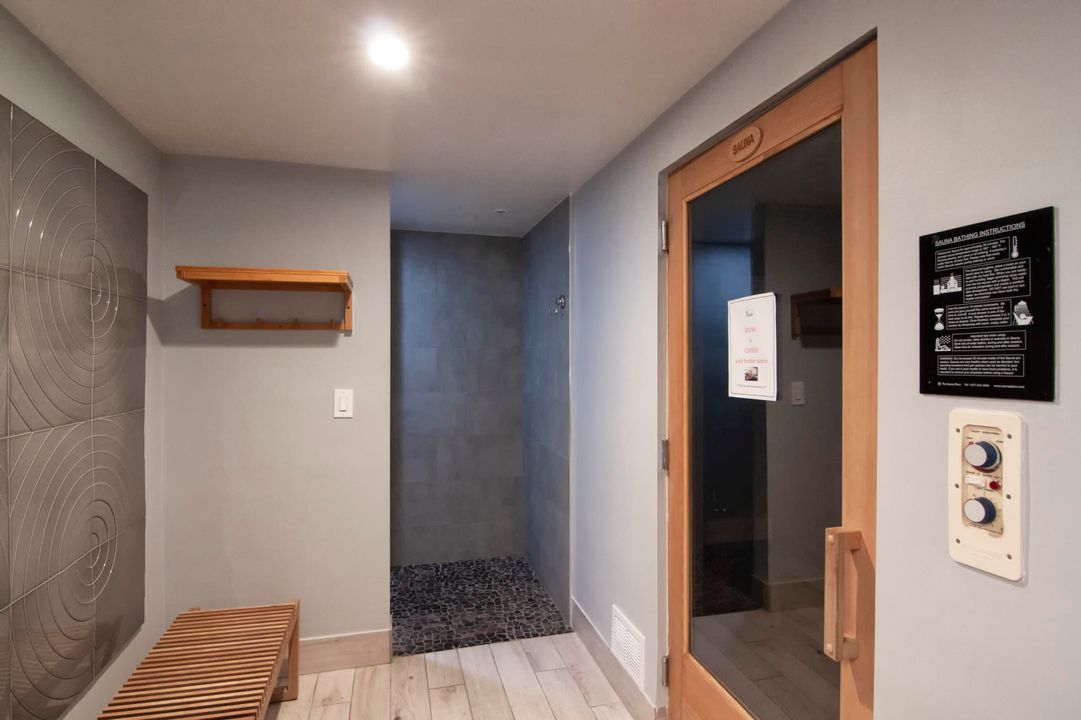 For Sale: $339,000 (1 beds, 1 baths, 760 Square Feet)