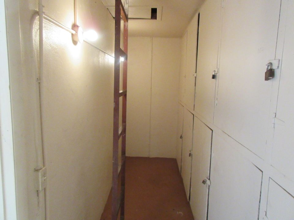 For Sale: $109,900 (1 beds, 1 baths, 660 Square Feet)