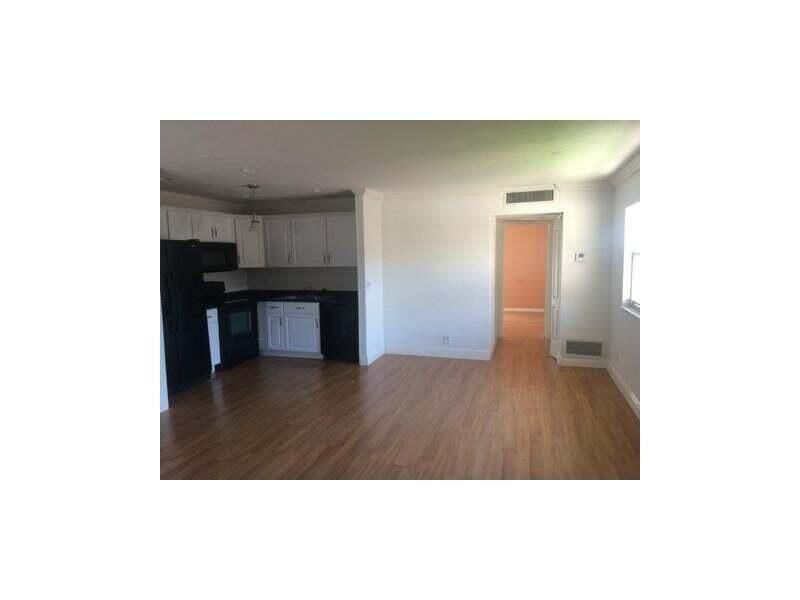 For Sale: $100,000 (1 beds, 1 baths, 720 Square Feet)