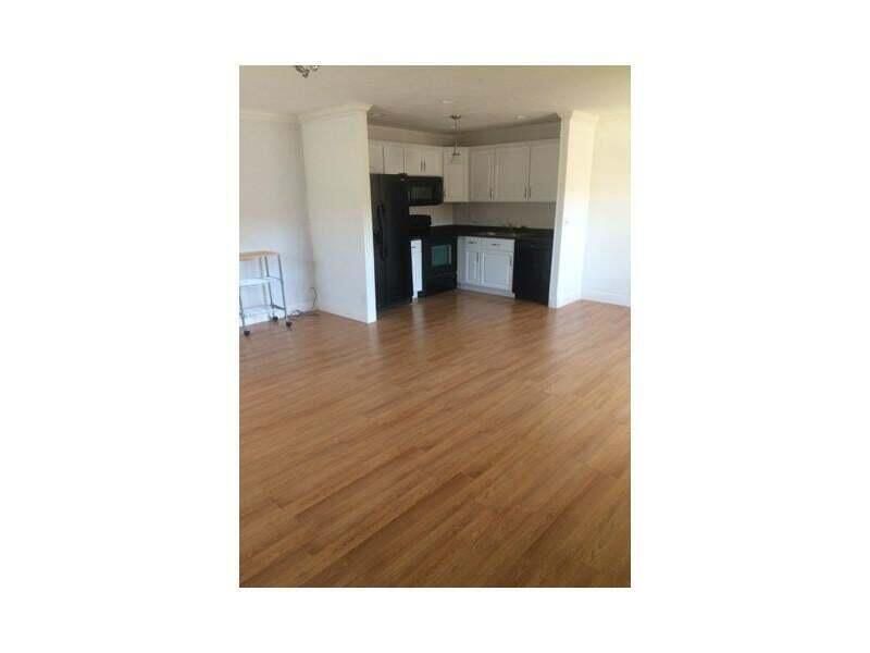 For Sale: $100,000 (1 beds, 1 baths, 720 Square Feet)