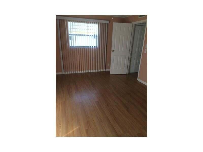 For Sale: $100,000 (1 beds, 1 baths, 720 Square Feet)