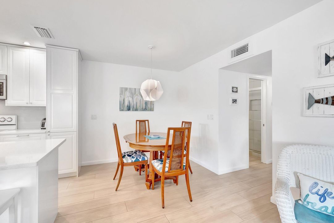 For Sale: $259,000 (2 beds, 2 baths, 1137 Square Feet)