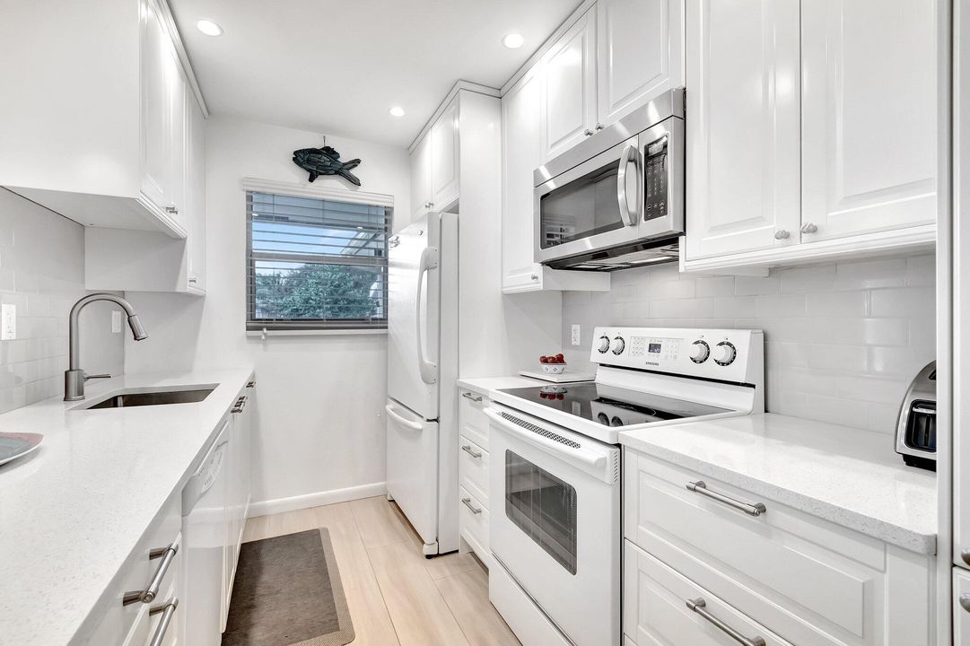 For Sale: $259,000 (2 beds, 2 baths, 1137 Square Feet)