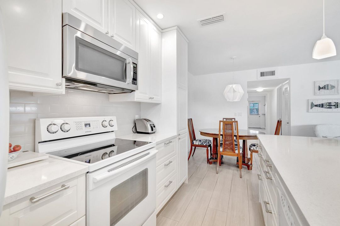 For Sale: $259,000 (2 beds, 2 baths, 1137 Square Feet)