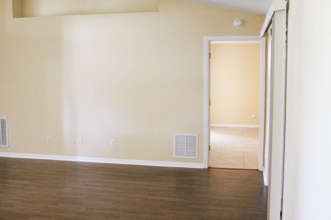 For Rent: $2,100 (3 beds, 2 baths, 1626 Square Feet)