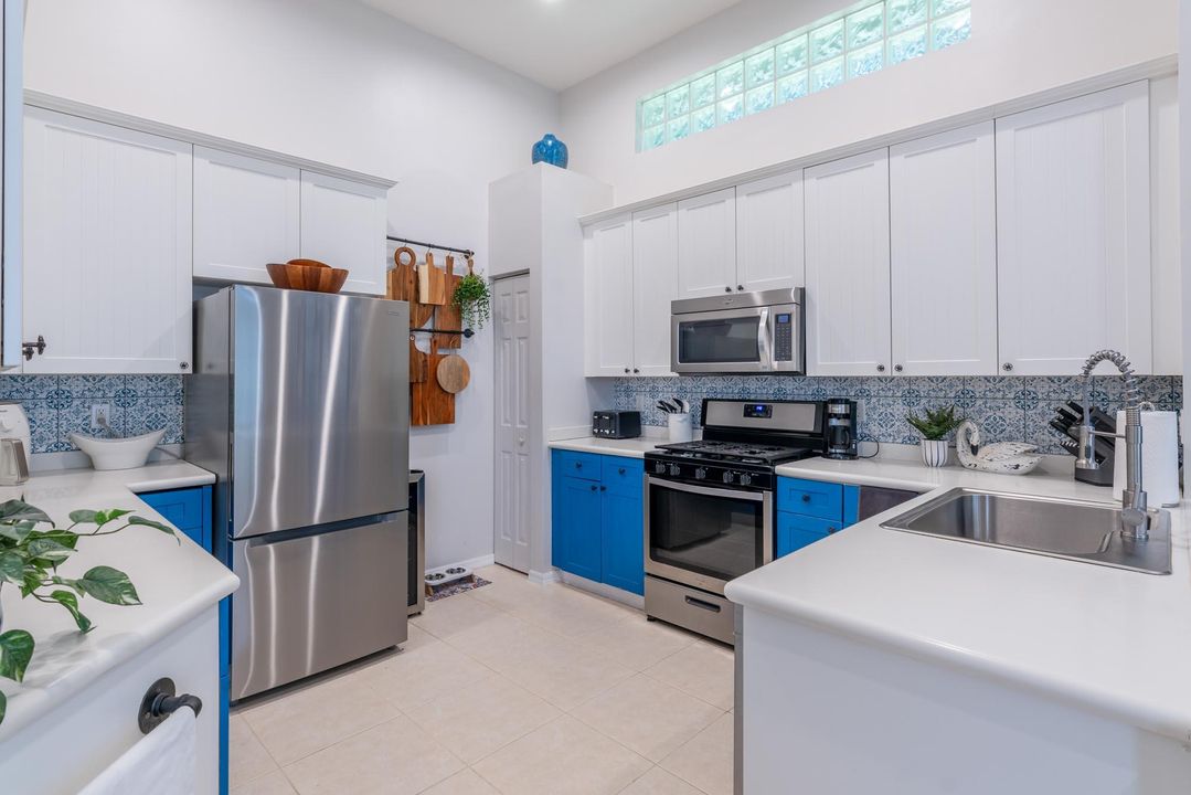 For Sale: $639,000 (3 beds, 2 baths, 2200 Square Feet)