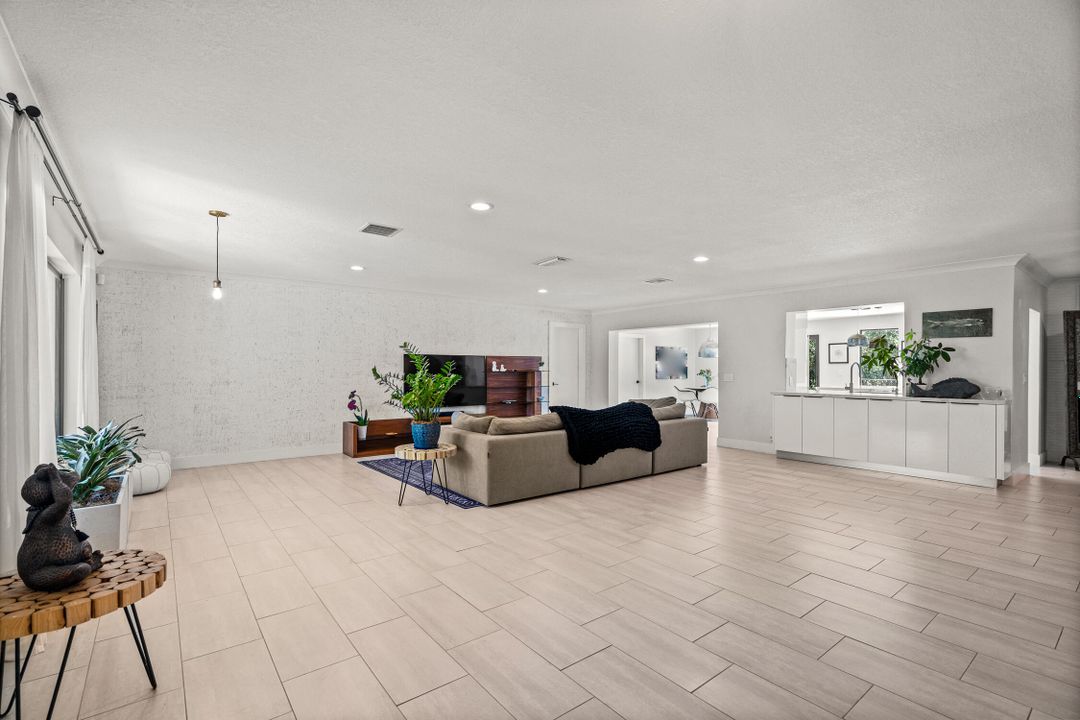 Active With Contract: $1,450,000 (4 beds, 3 baths, 2965 Square Feet)