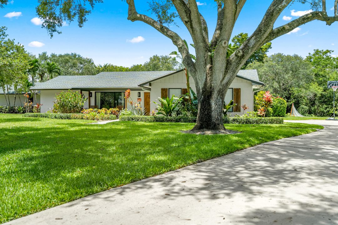 Active With Contract: $1,450,000 (4 beds, 3 baths, 2965 Square Feet)