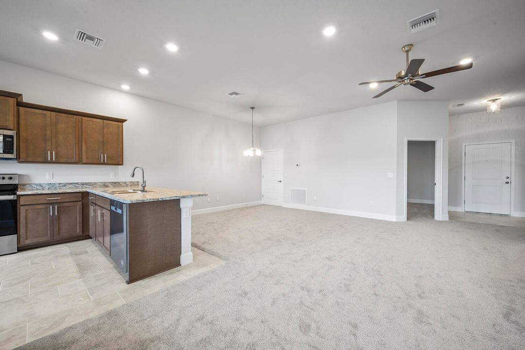 For Sale: $330,700 (3 beds, 2 baths, 1509 Square Feet)