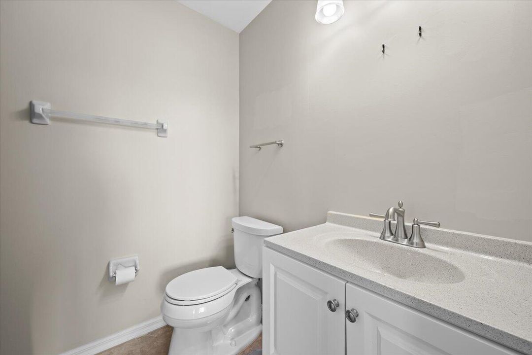 For Sale: $170,000 (2 beds, 2 baths, 948 Square Feet)