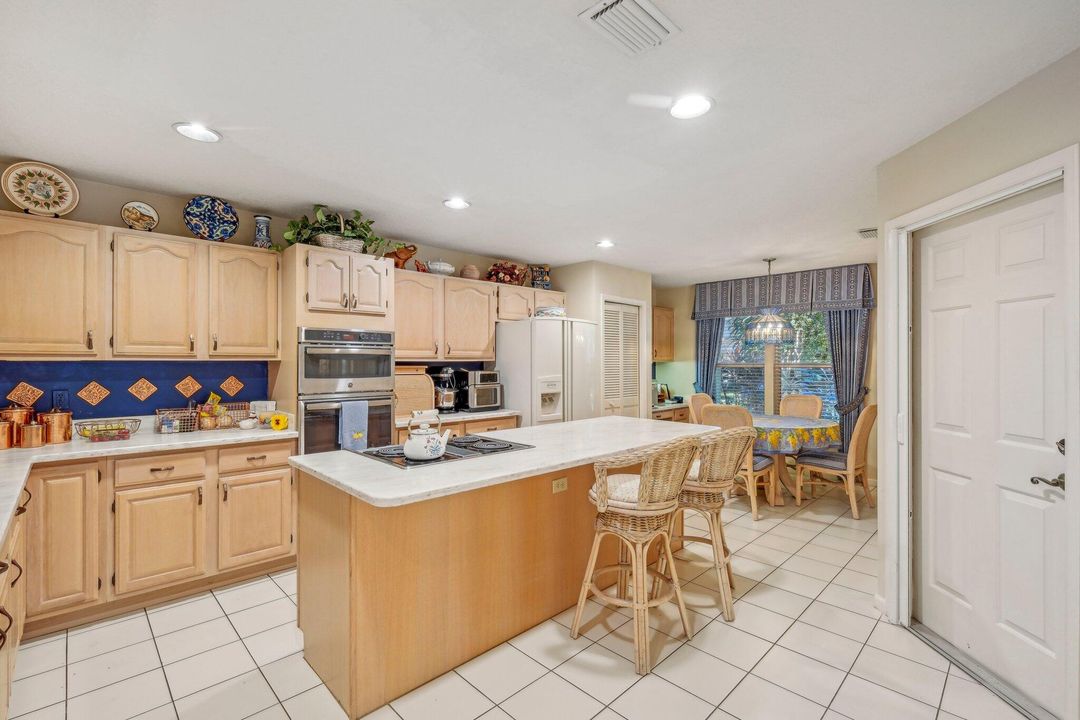 Active With Contract: $1,000,000 (4 beds, 2 baths, 2465 Square Feet)