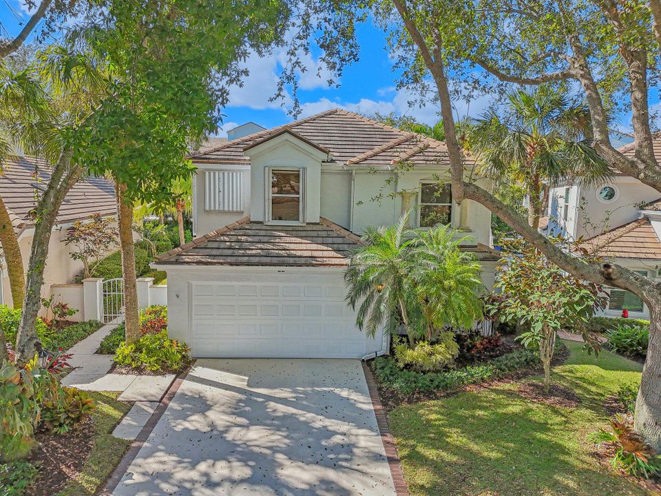 Active With Contract: $1,000,000 (4 beds, 2 baths, 2465 Square Feet)