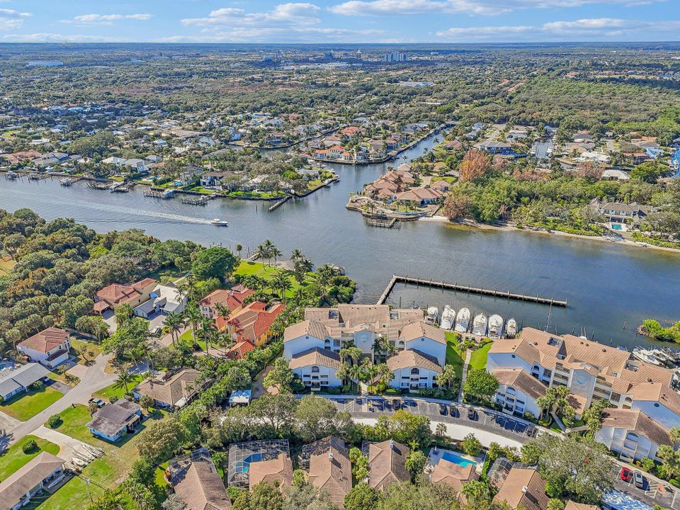 Active With Contract: $1,000,000 (4 beds, 2 baths, 2465 Square Feet)