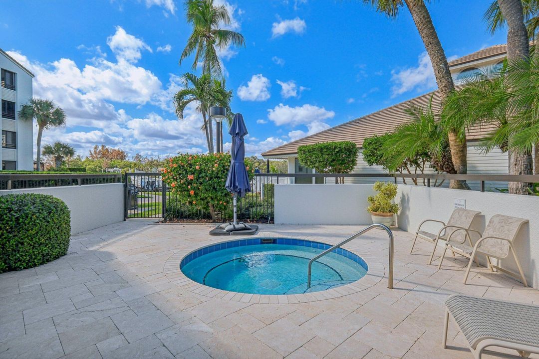 Active With Contract: $1,000,000 (4 beds, 2 baths, 2465 Square Feet)