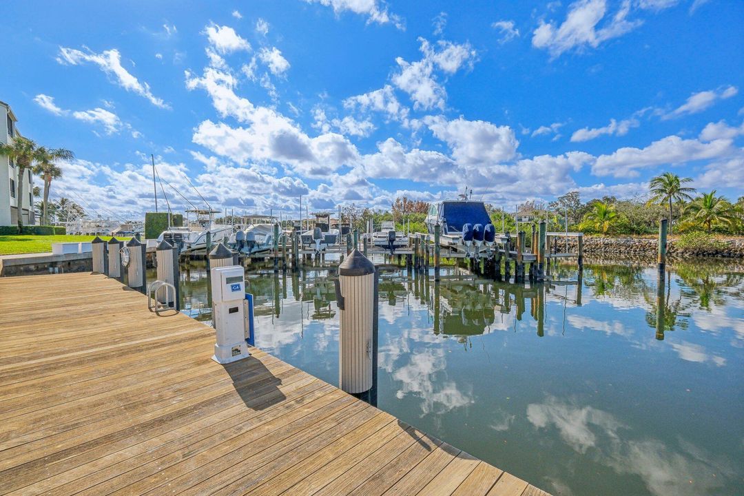 Active With Contract: $1,000,000 (4 beds, 2 baths, 2465 Square Feet)