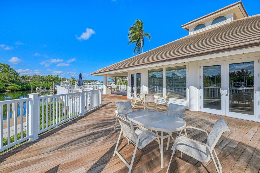 Active With Contract: $1,000,000 (4 beds, 2 baths, 2465 Square Feet)