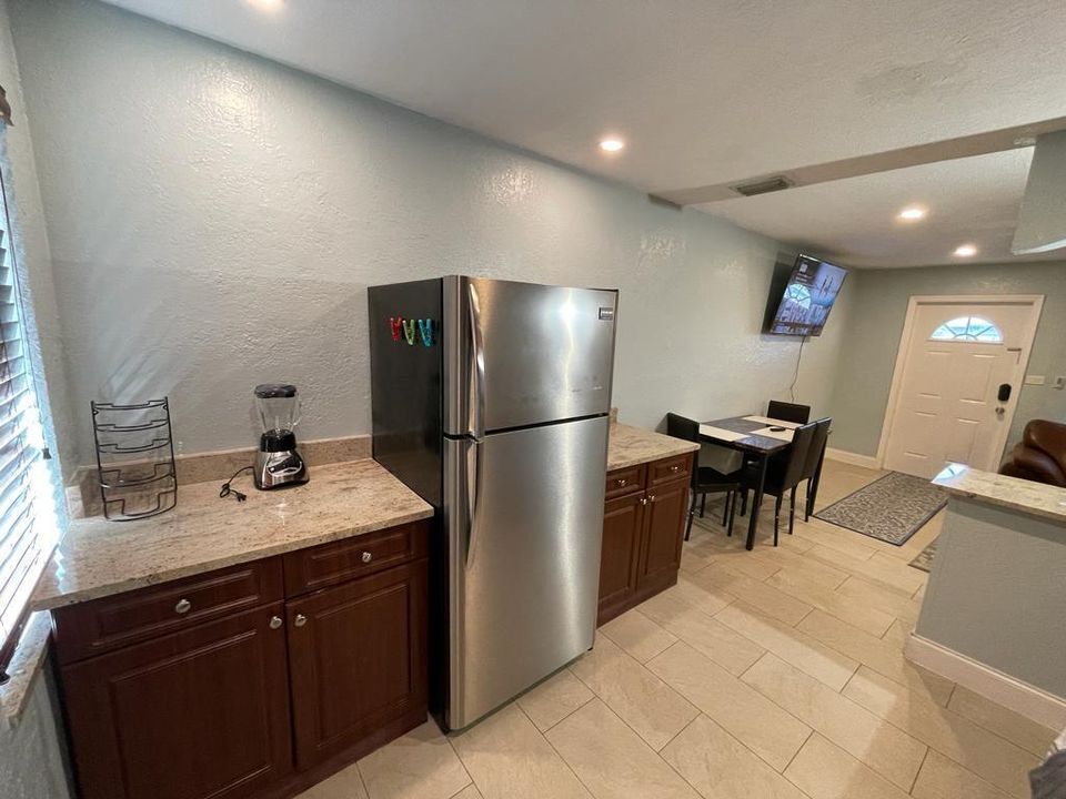 For Rent: $2,100 (2 beds, 3 baths, 2160 Square Feet)