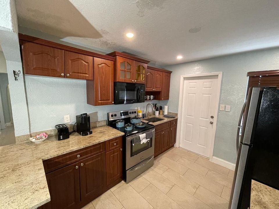 For Rent: $2,100 (2 beds, 3 baths, 2160 Square Feet)