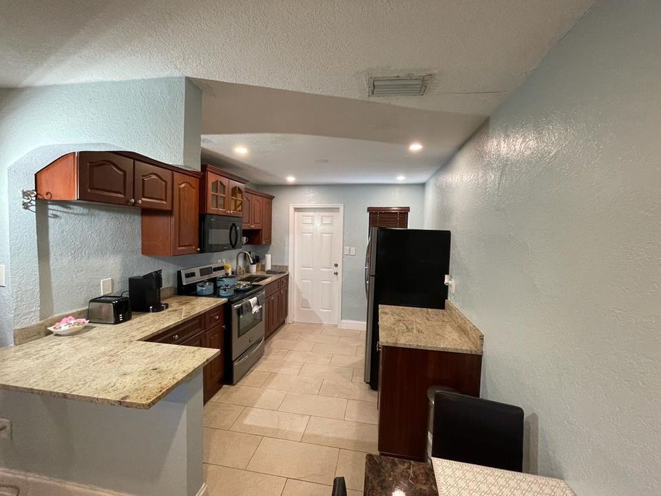 For Rent: $2,100 (2 beds, 3 baths, 2160 Square Feet)