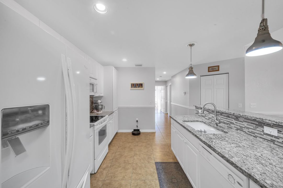 For Sale: $255,000 (2 beds, 2 baths, 1330 Square Feet)