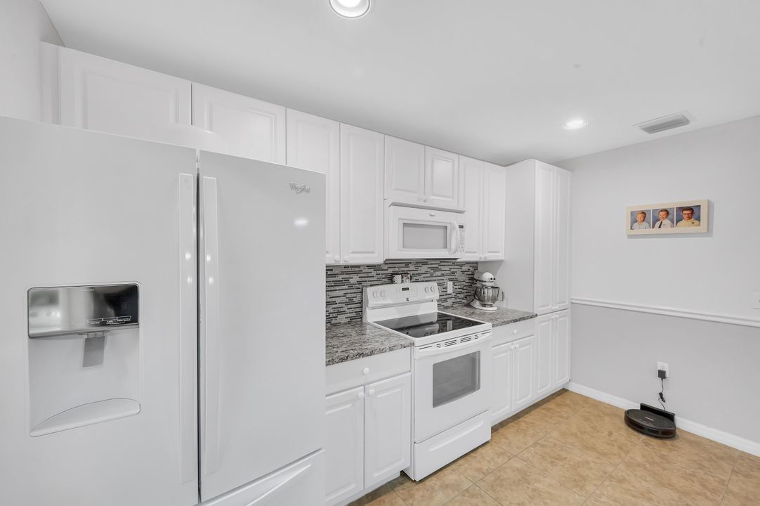 For Sale: $255,000 (2 beds, 2 baths, 1330 Square Feet)