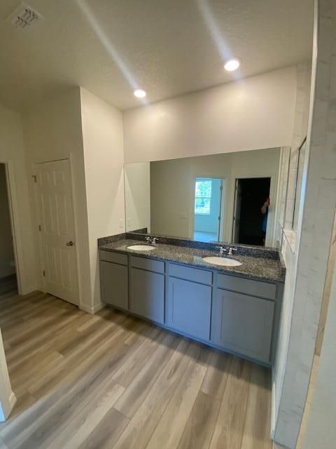 For Rent: $3,200 (4 beds, 2 baths, 2040 Square Feet)