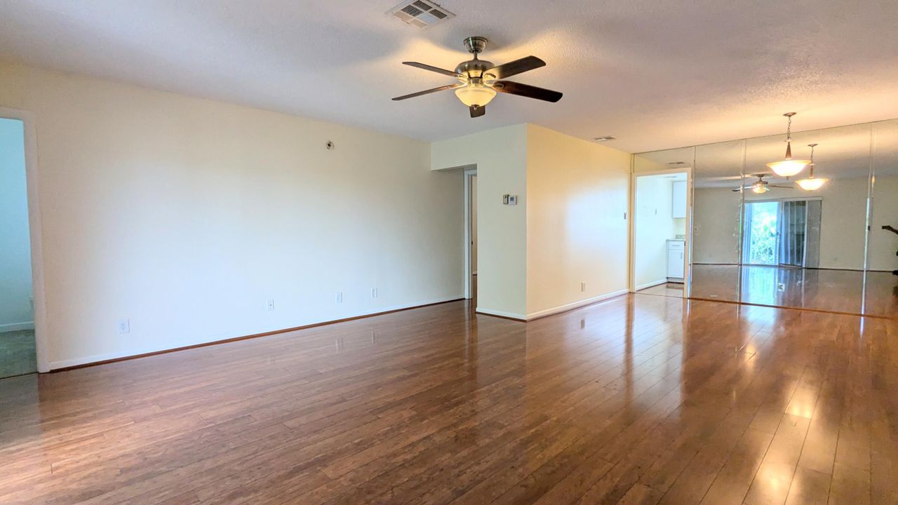 For Sale: $180,000 (1 beds, 1 baths, 891 Square Feet)