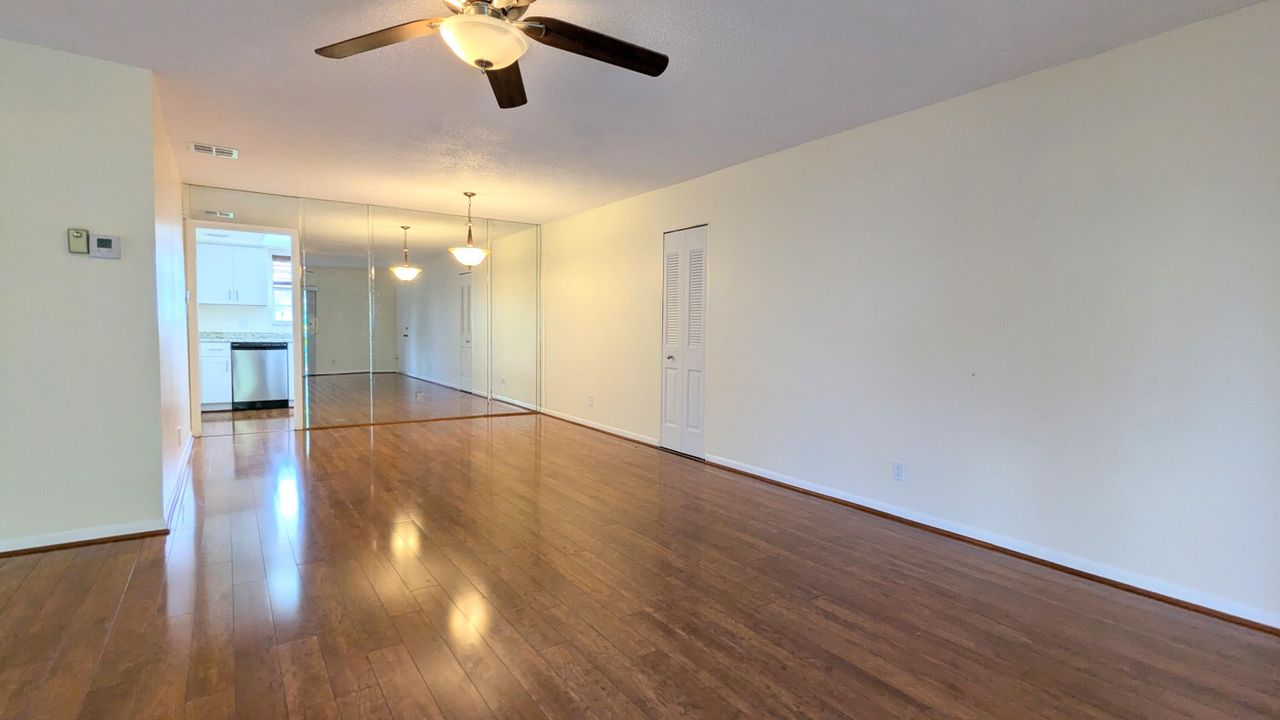 For Sale: $180,000 (1 beds, 1 baths, 891 Square Feet)