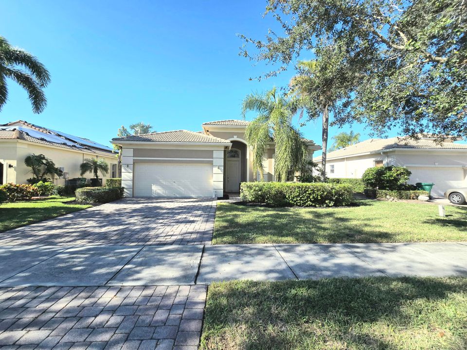 For Sale: $448,800 (3 beds, 2 baths, 1633 Square Feet)