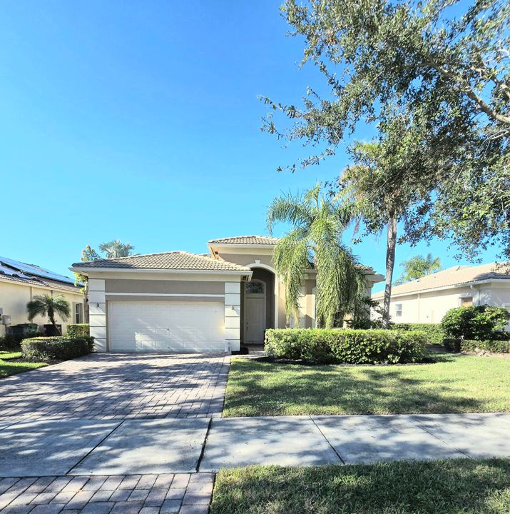 For Sale: $448,800 (3 beds, 2 baths, 1633 Square Feet)