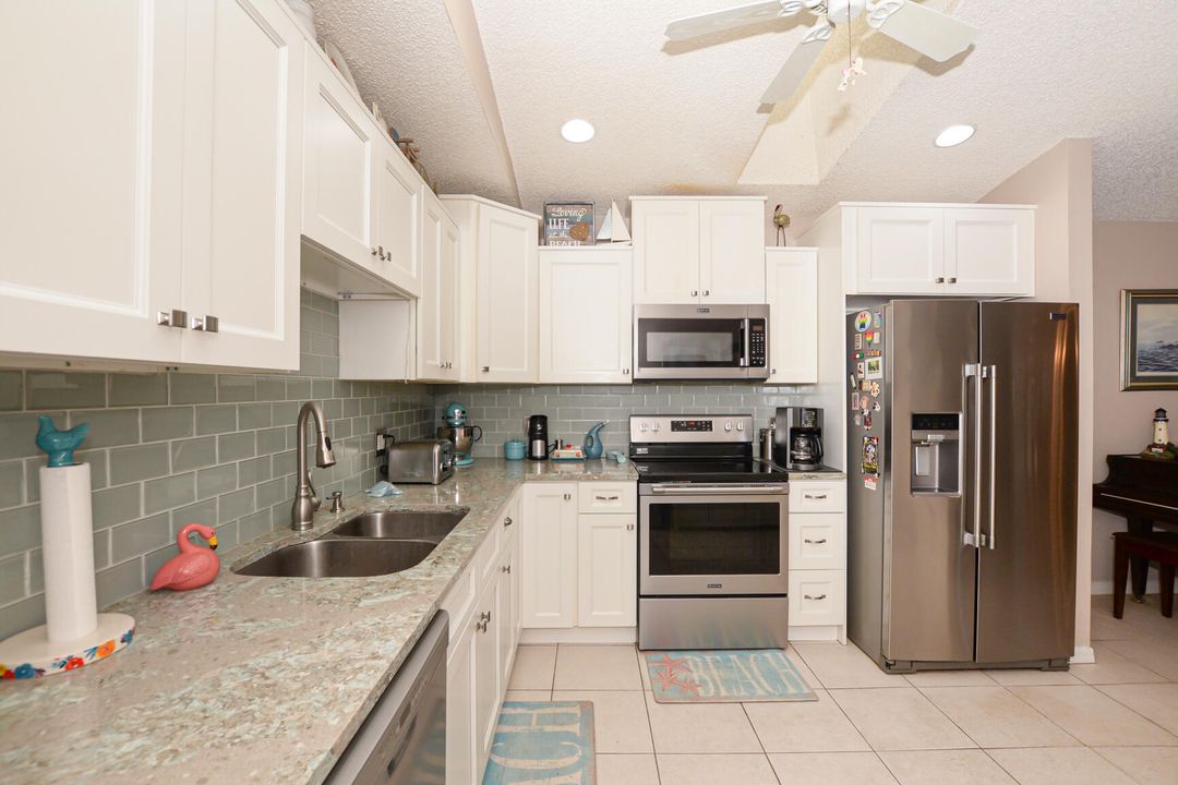 For Sale: $239,900 (2 beds, 2 baths, 1280 Square Feet)