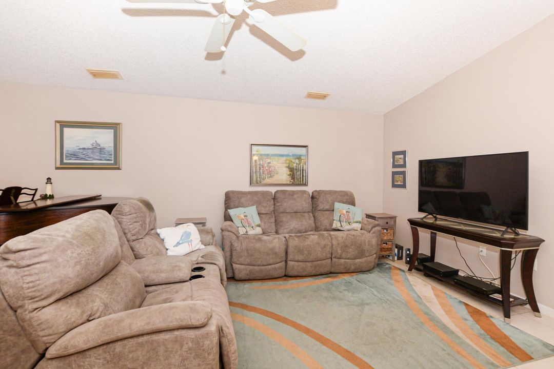 For Sale: $239,900 (2 beds, 2 baths, 1280 Square Feet)