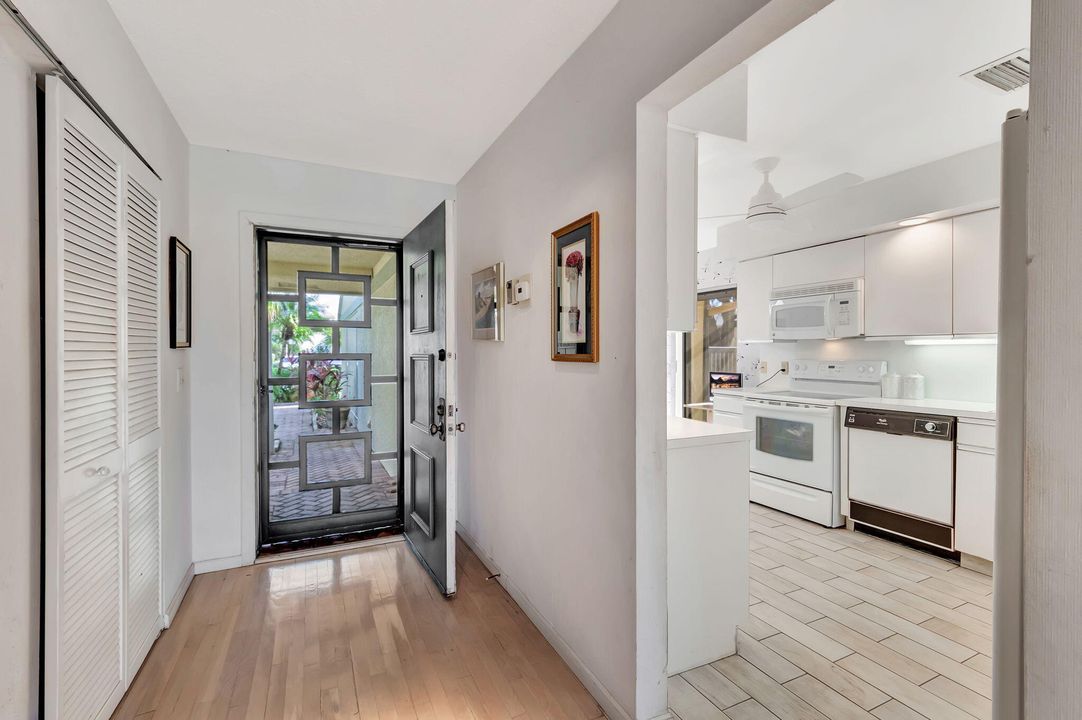 For Sale: $294,900 (2 beds, 2 baths, 1904 Square Feet)