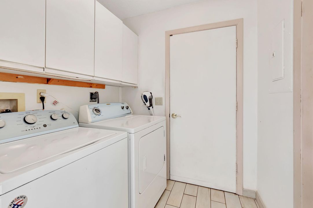 For Sale: $294,900 (2 beds, 2 baths, 1904 Square Feet)