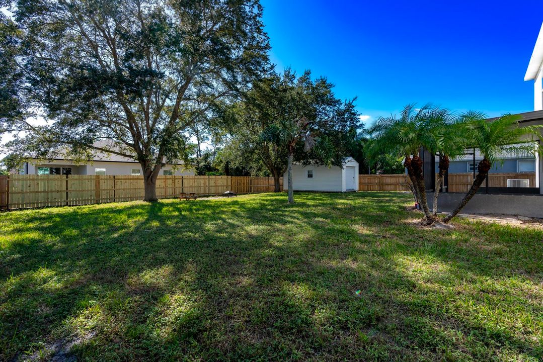 Active With Contract: $519,000 (5 beds, 2 baths, 2368 Square Feet)