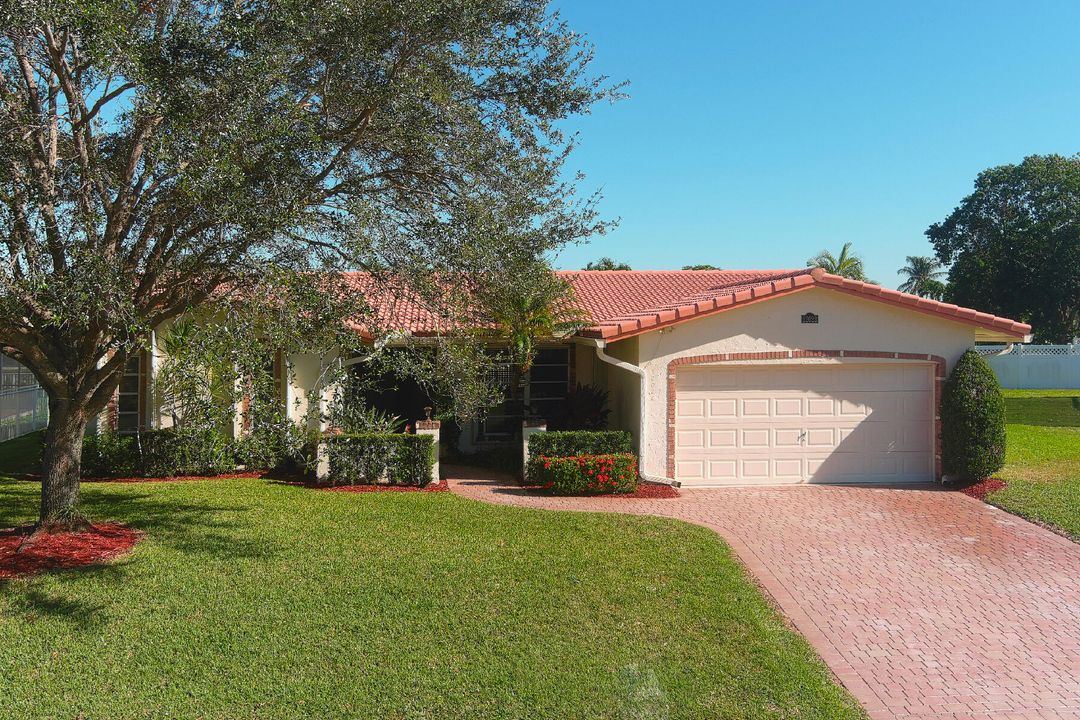 For Sale: $690,000 (3 beds, 2 baths, 2096 Square Feet)