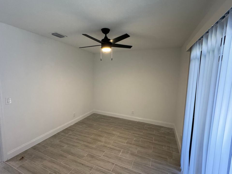 Active With Contract: $1,700 (1 beds, 1 baths, 669 Square Feet)