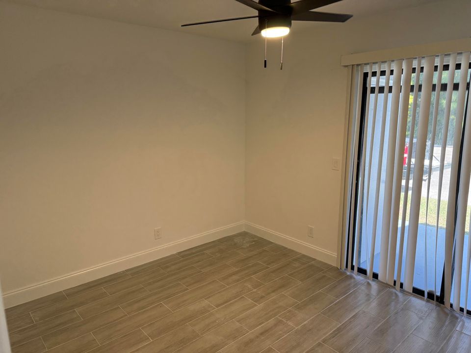 Active With Contract: $1,700 (1 beds, 1 baths, 669 Square Feet)