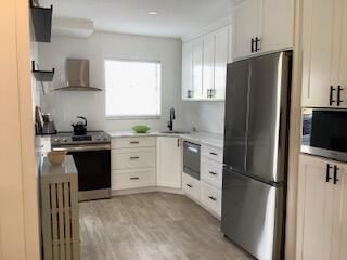 For Sale: $235,000 (1 beds, 1 baths, 905 Square Feet)