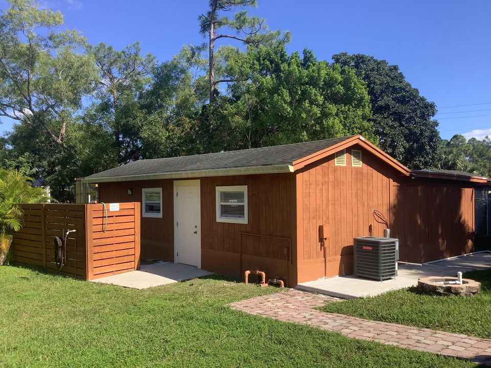 For Sale: $799,000 (4 beds, 2 baths, 2555 Square Feet)