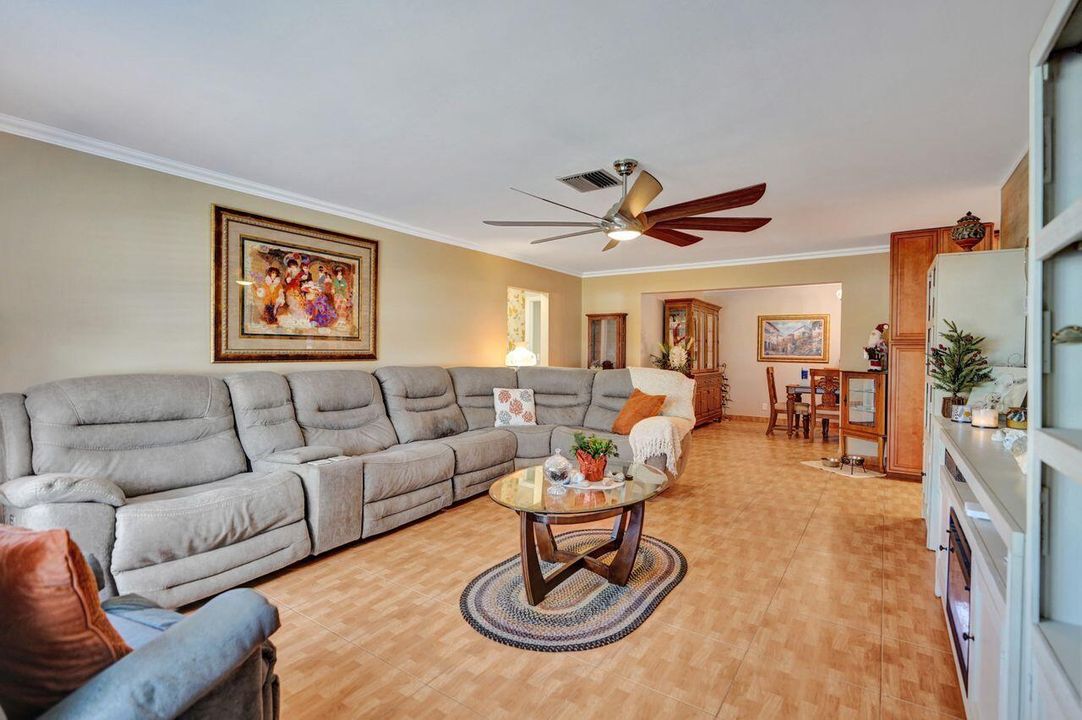 For Sale: $369,990 (2 beds, 2 baths, 1428 Square Feet)