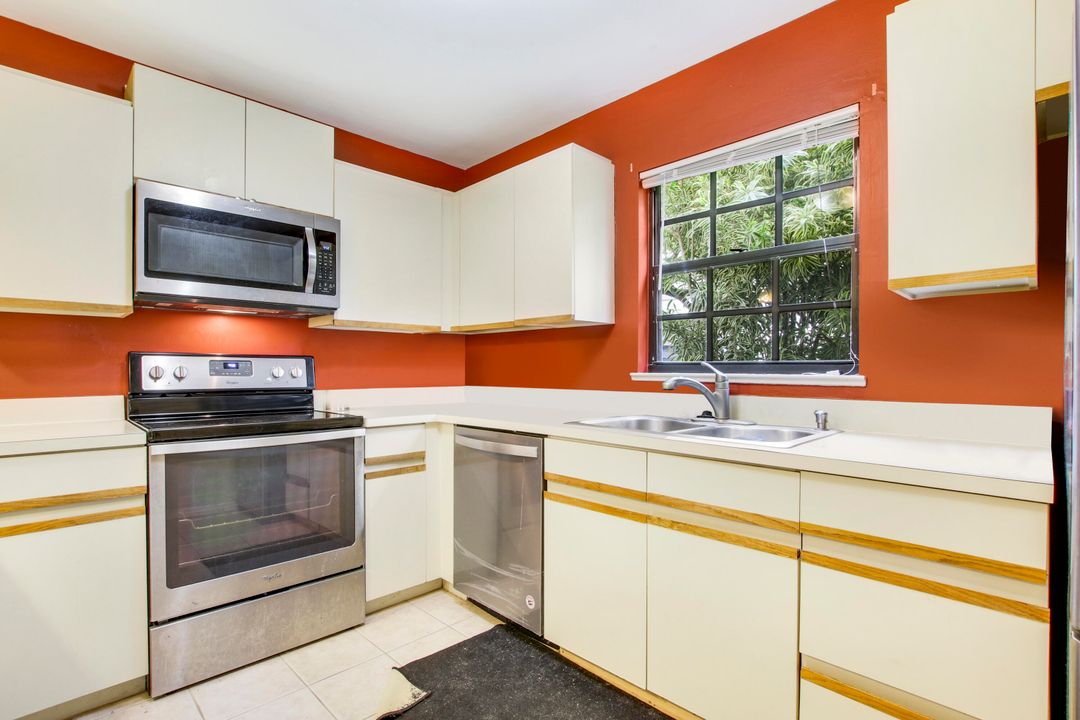 For Rent: $2,200 (2 beds, 2 baths, 1384 Square Feet)